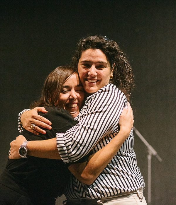 Moderatorin Esra Özmen & Kuratorin Yasmin Hafedh, Foto: Theresa Wey